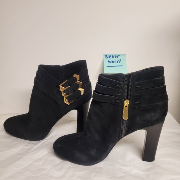 NWT GUESS black Latoian 9.5 felt/suede buckle bootie - Picture 1 of 7